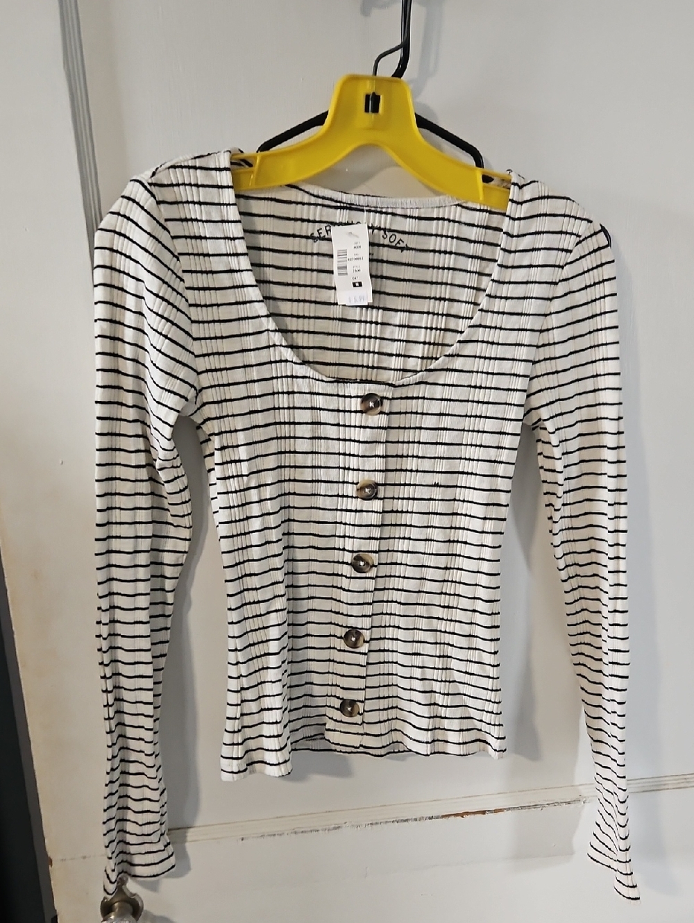 NWT JUNIORS Striped Scoop Neck Button-Front Top - White/Black